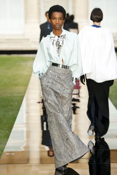 Look 19
